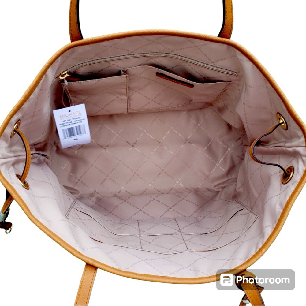 Michael Kors Jet Set Tote Bag